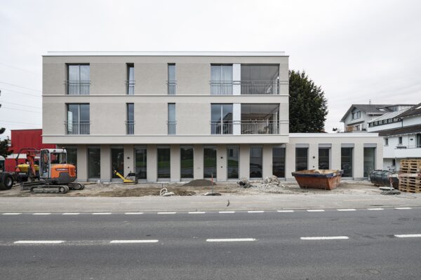 Fassade Verputz Kellenwurf Wohn- & Gewerbehaus Bertiswilstrasse Rothenburg