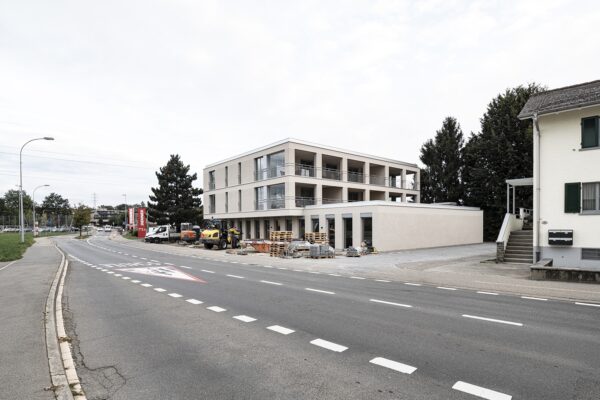 Fassade Verputz Kellenwurf Wohn- & Gewerbehaus Bertiswilstrasse Rothenburg